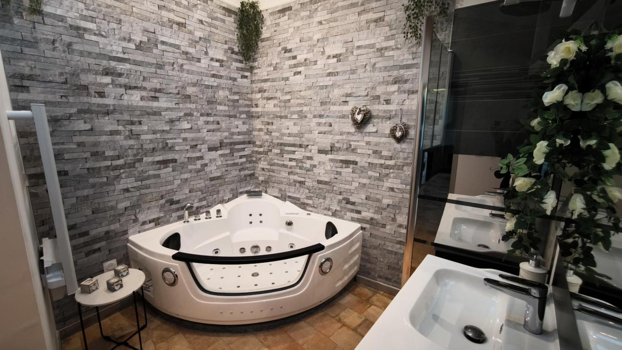 Le Lavandin Classe 3 Etoiles Riez Extérieur photo
